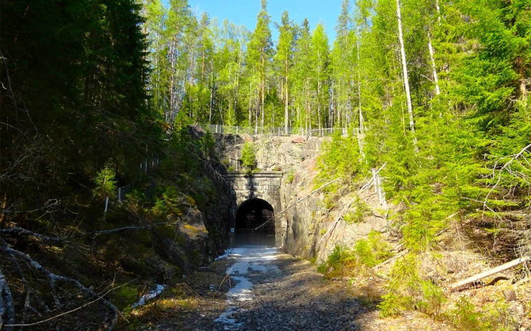 Manniset ostivat oman tunnelin